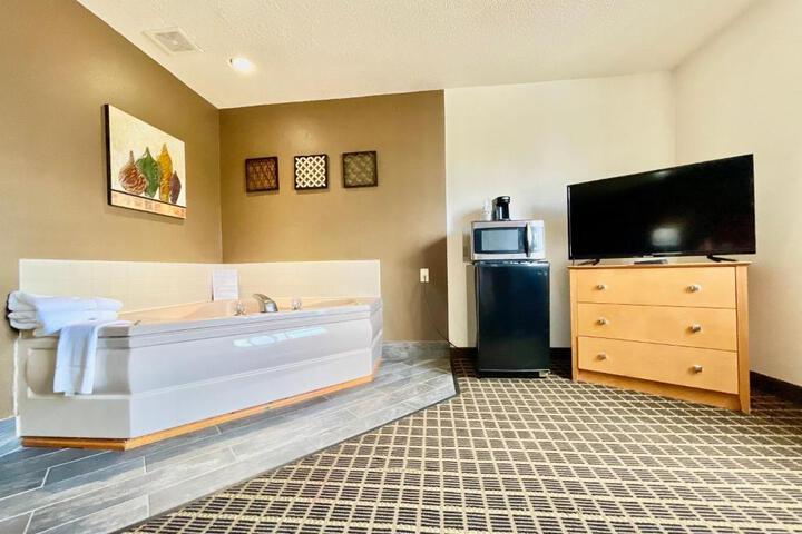 1 King Bed (4 of 11)