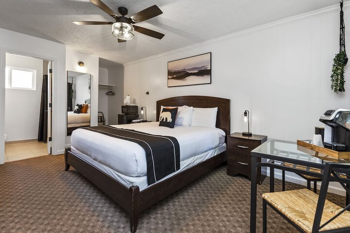 Classic King Bed (26 of 68)