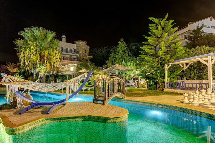Hotel with Pool