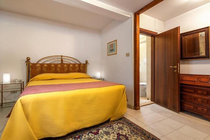 Room 40 of 65