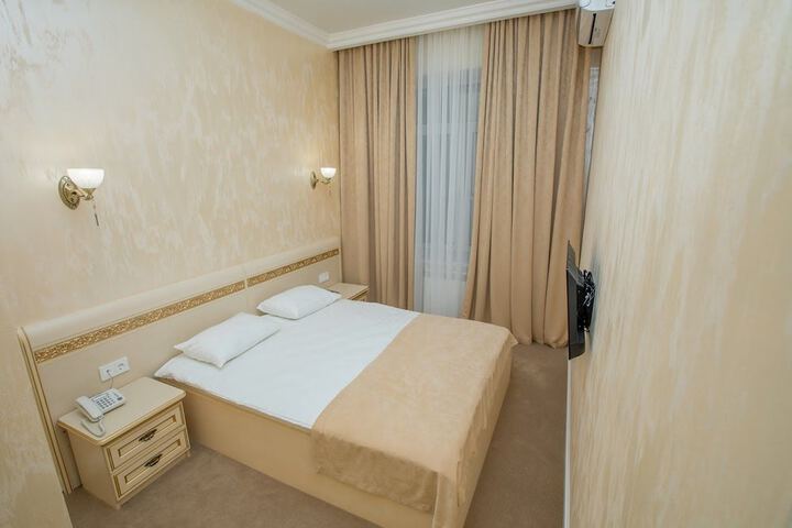 Room 8 of 52