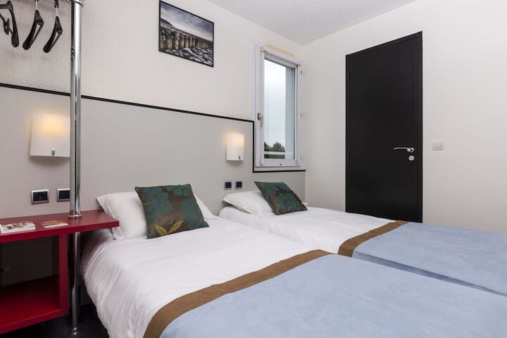 Room 10 of 31