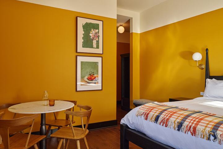 Room 6 of 30