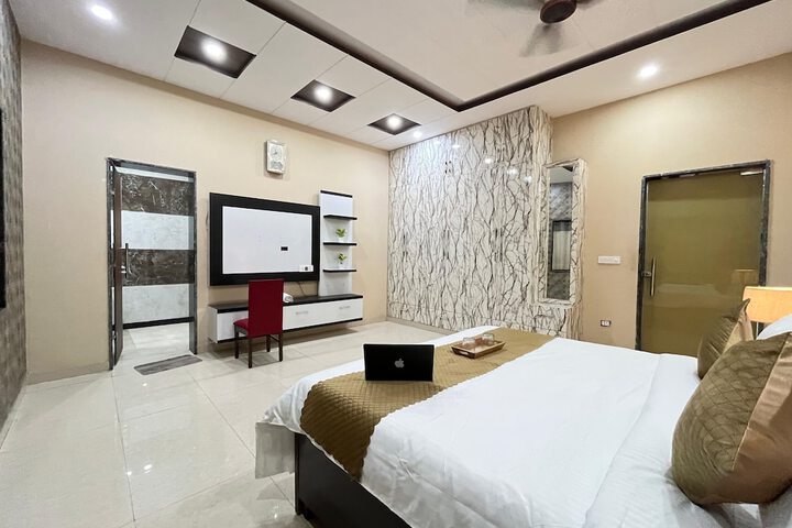 Room 15 of 37