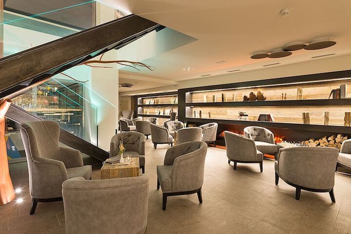 Lounge 139 of 162
