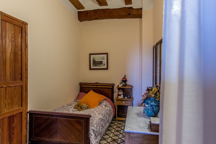 Room 10 of 25