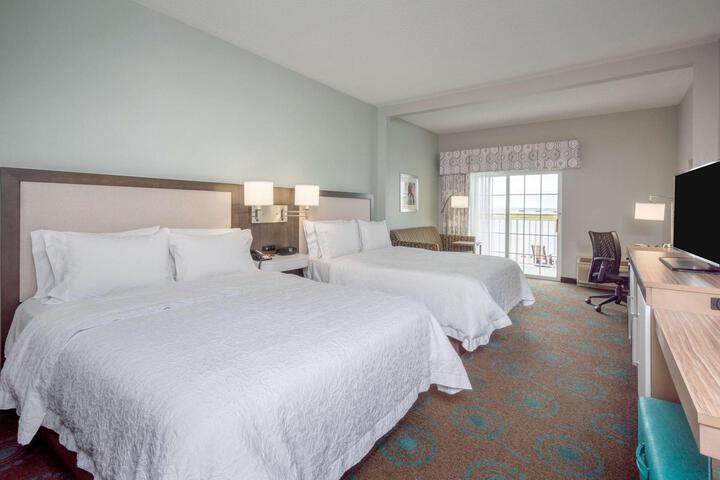 2 Queen Beds with Balcony (7 of 13)