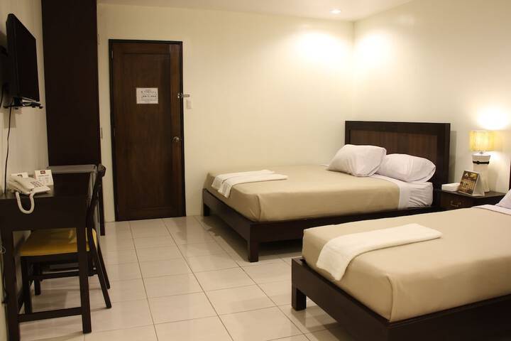 Room 4 of 82
