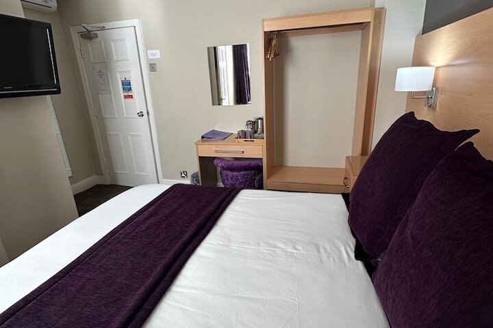 Room 42 of 193