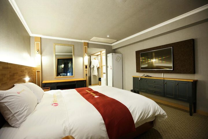 Room 19 of 32