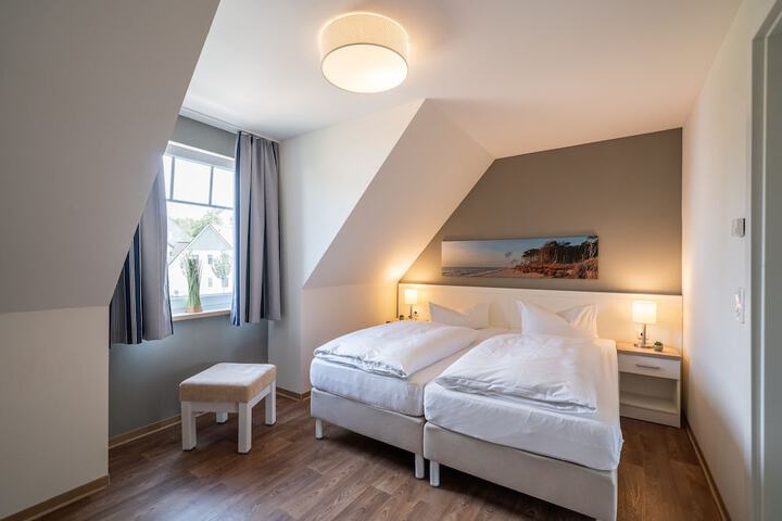 Room 4 of 36