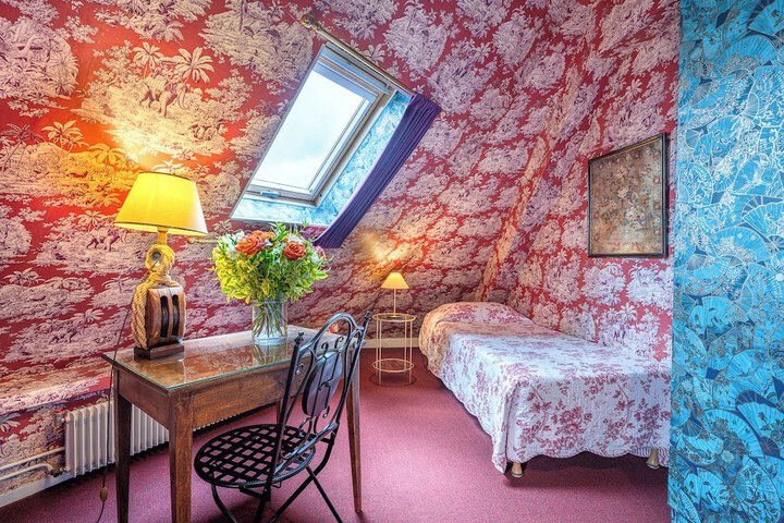 Room 11 of 18