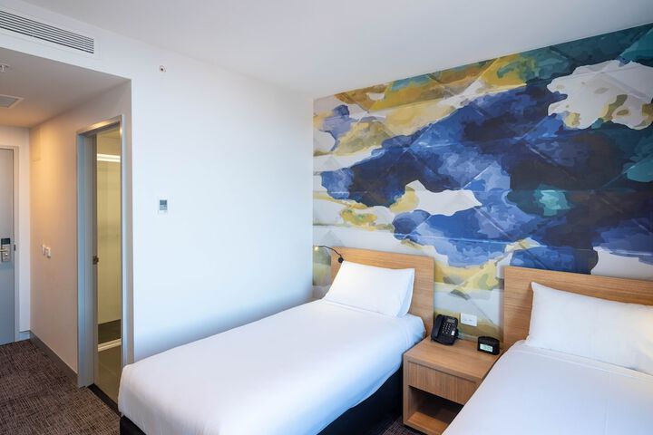 Room 9 of 173
