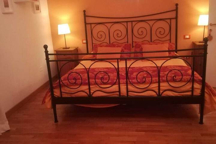 Room 6 of 27