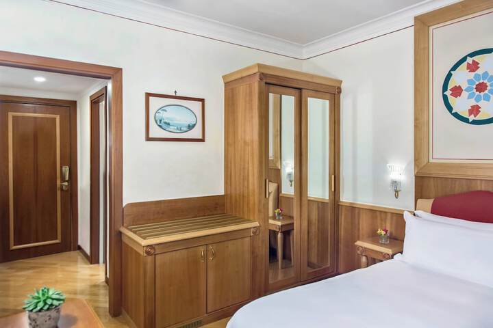 Room 15 of 64