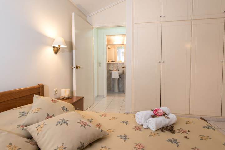Room 3 of 37