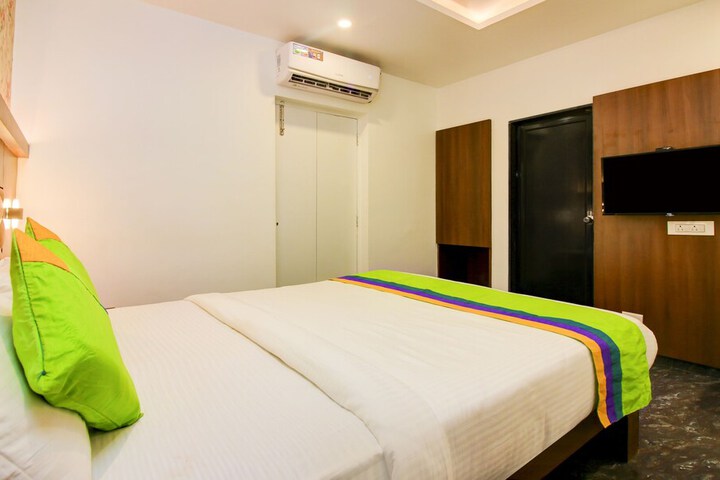 Room 14 of 33