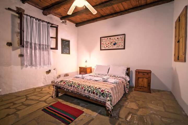 Room 6 of 32