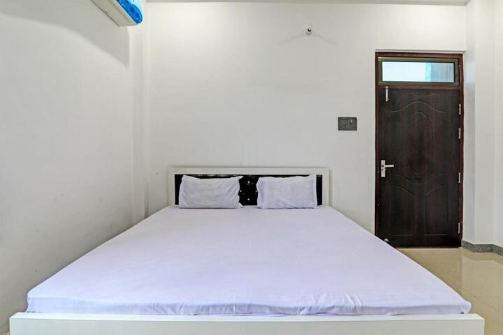 Room 5 of 12