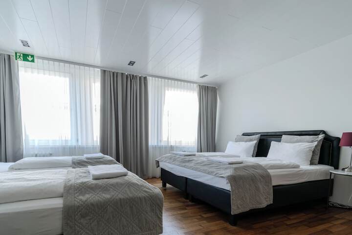 Room 30 of 82