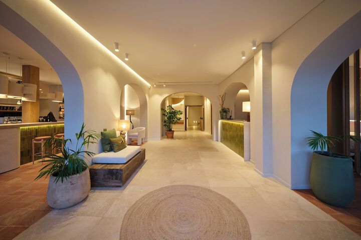 Entrance & Lobby