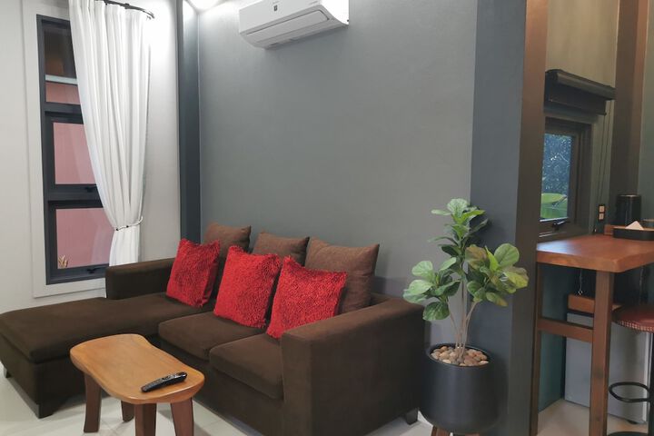 Room 32 of 53