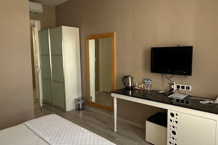Room 18 of 77