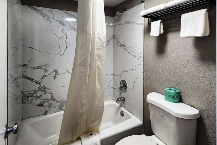 Room 32 of 50
