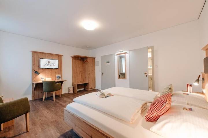 Room 16 of 30