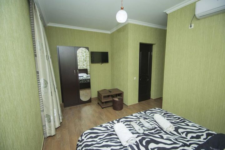 Room 32 of 50