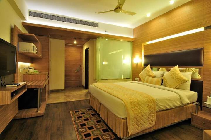 Room 12 of 34