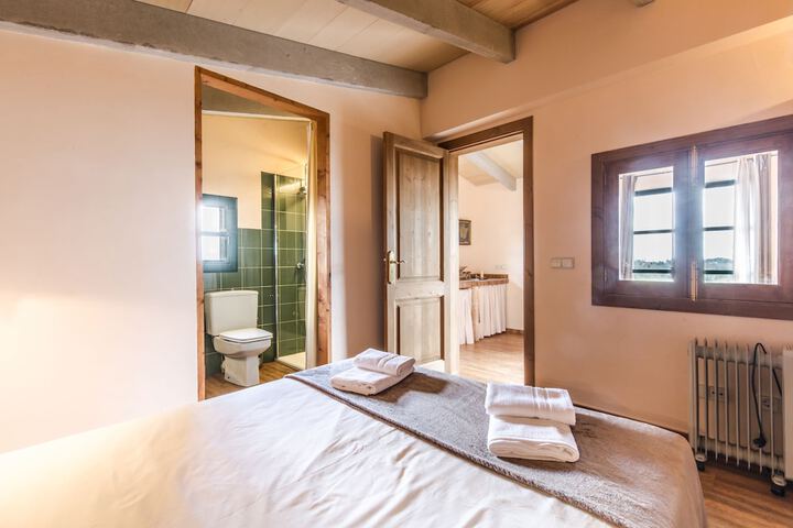 Room 4 of 82