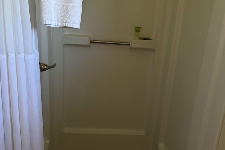 Basic Single Room Mountain View (1 of 3)