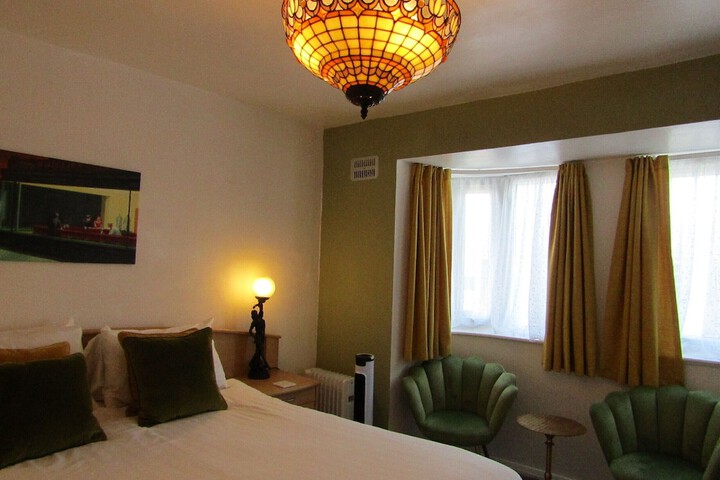 Room 18 of 99