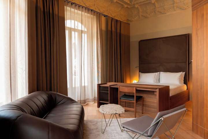 Room 42 of 88