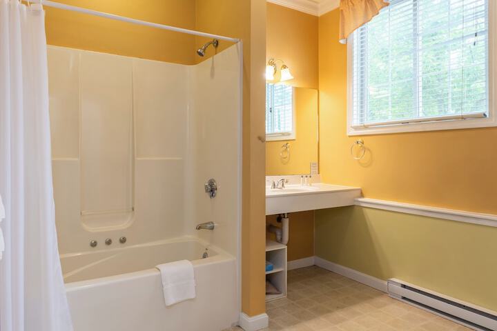 1 King Bed Resort View (31 of 40)