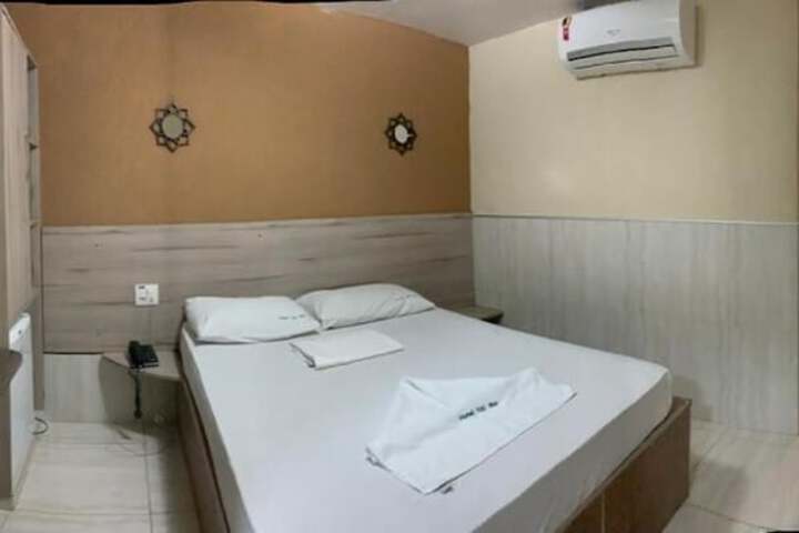 Room 17 of 33
