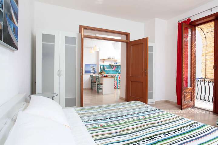 Room 25 of 38