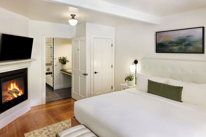 Room 18 of 43
