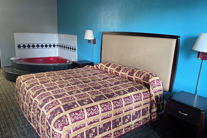 Room 4 of 28