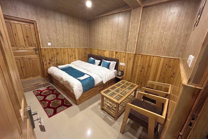 Room 4 of 14