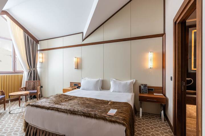 Room 43 of 175