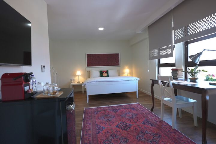 Room 32 of 81