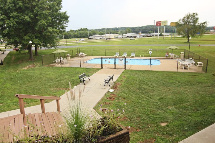 Pool 32 of 52