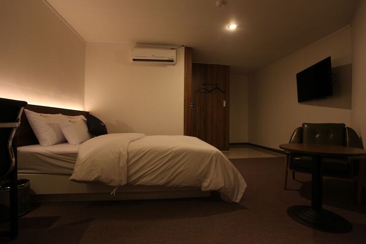 Room 16 of 53