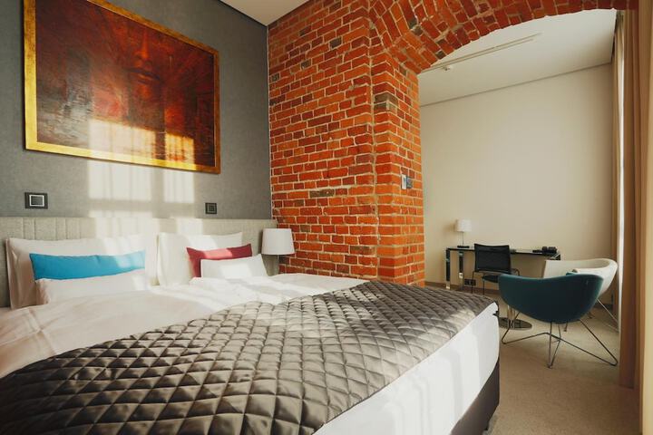 Room 13 of 64