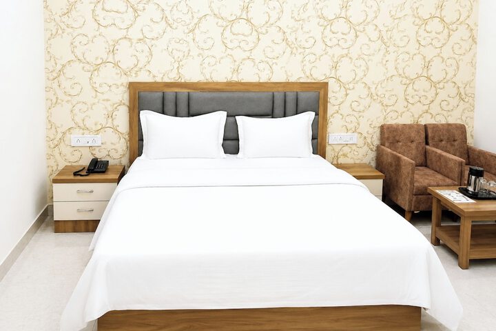 Room 4 of 10