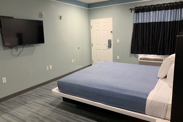 Room 8 of 35