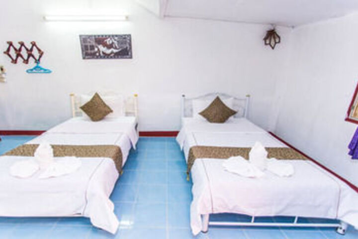 Room 13 of 22