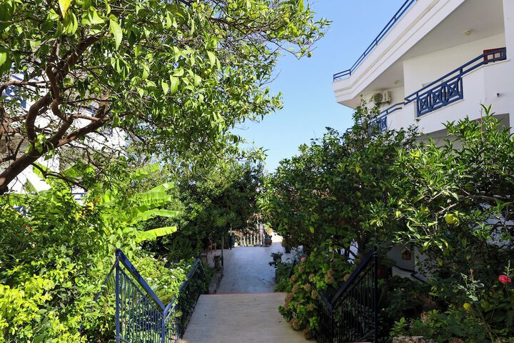 Hotel Exterior 61 of 72
